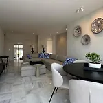 Апартаменти Modern Penthouse Big Solarium Sea Views Benavista Location Walk To Everything Естепона